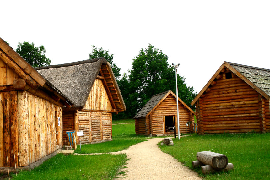 Zabudowa drewniana w Rezerwacie archeologicznym w Kaliszu- Zawodziu (fot. Zbigniew Szmidt)
