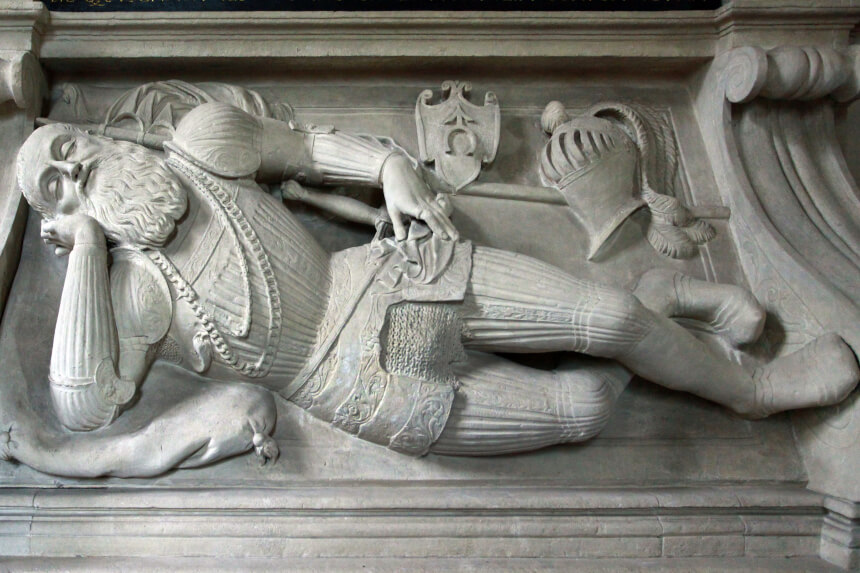 Płaskorzeźba ukazująca leżącego/śpiącego rycerza (fot. Zbigniew Szmidt)