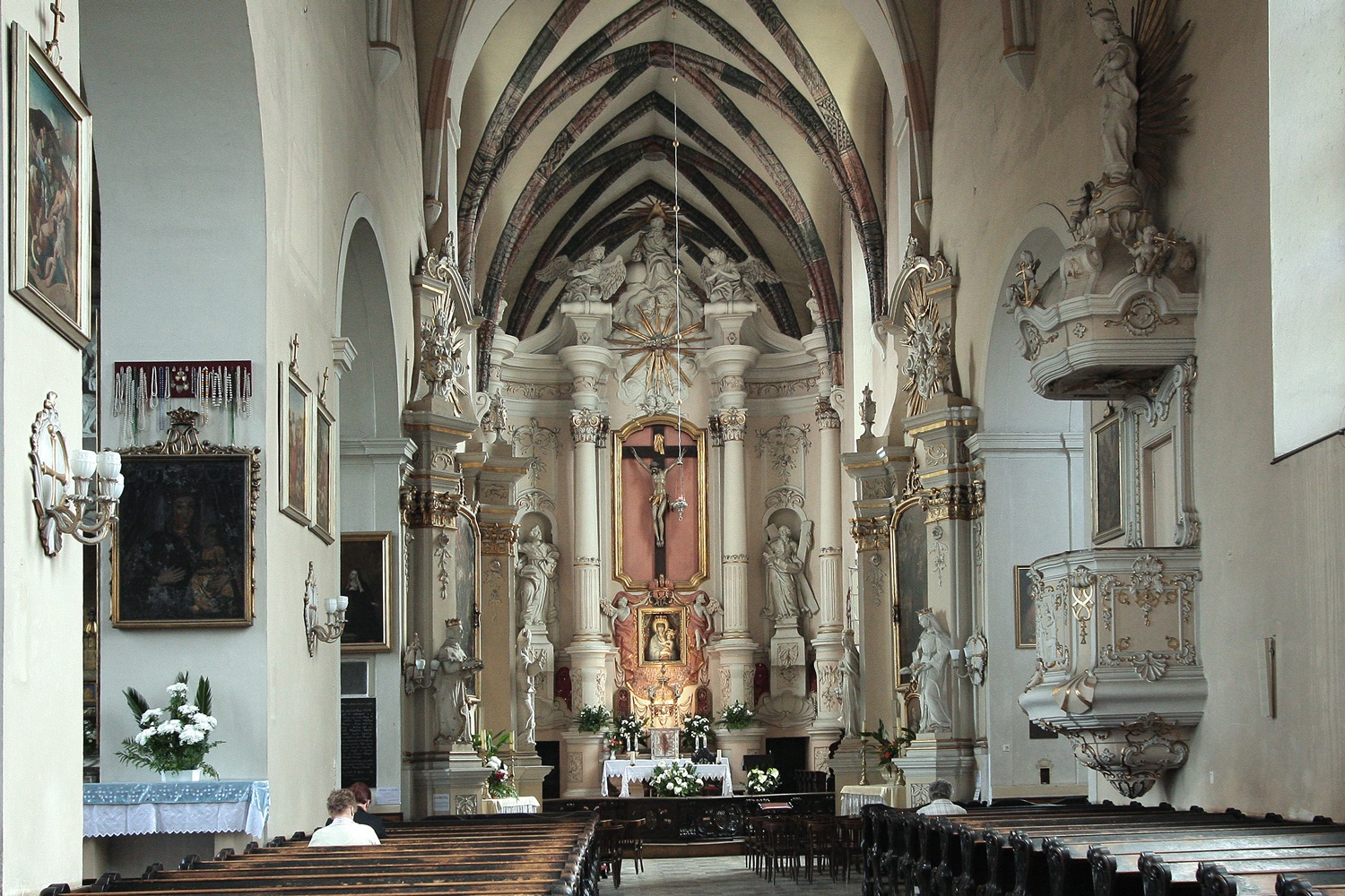 wnętrze kościoła