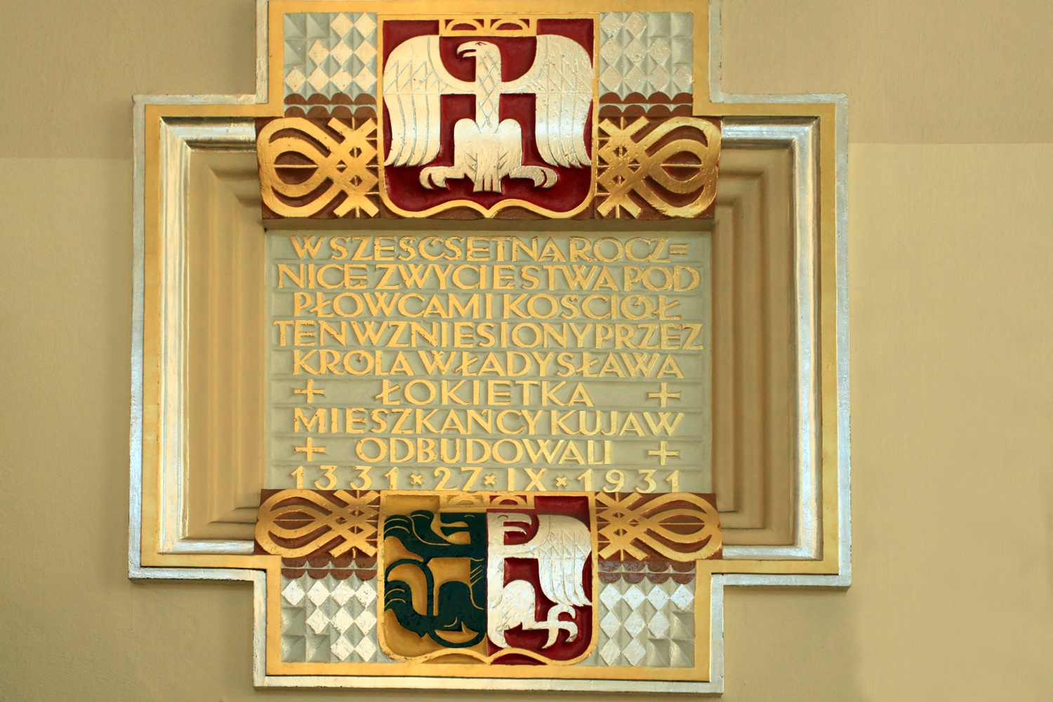 tablica pamiątkowa wmurowana w ścianie