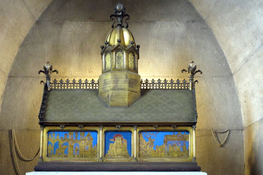 Relikwiarz w kształcie kościółka ze szczątkami błogosławionej Jolenty (fot. Zbigniew Szmidt) 