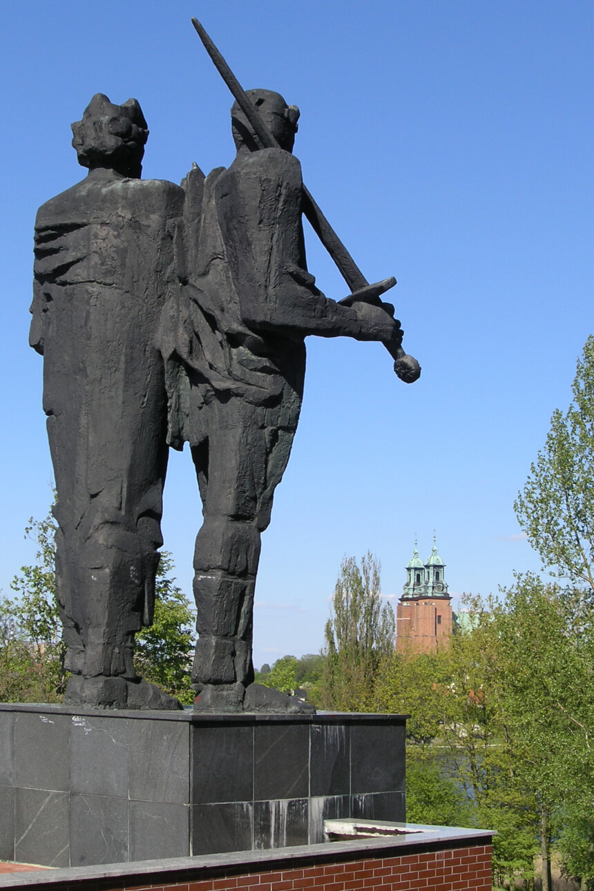 Pomnik Mieszka I i Bolesława Chrobrego w Gnieźnie (fot. Zbigniew Szmidt)