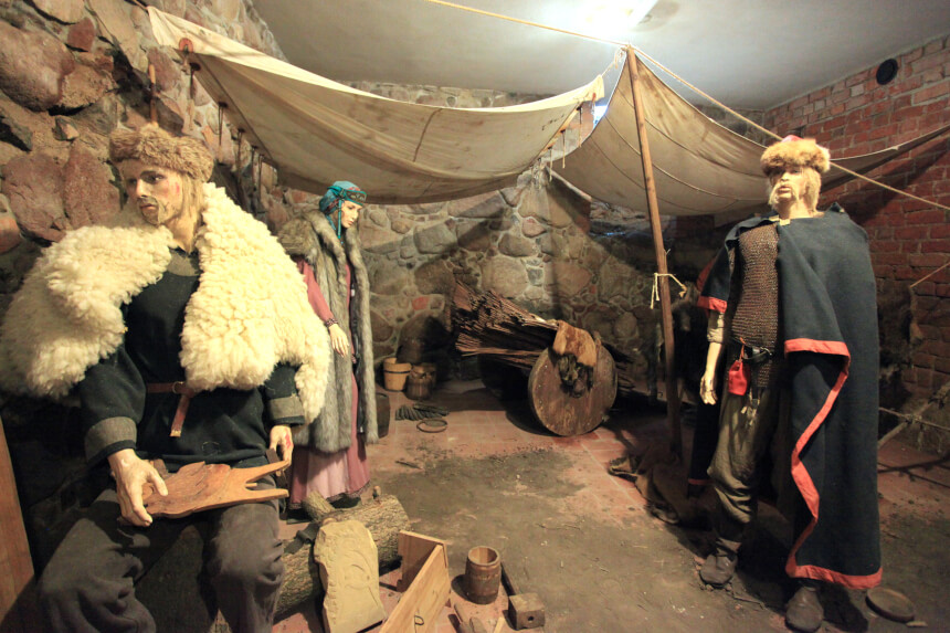 wystawa archeologiczna prezentująca dzieje osadnictwa nad Gopłem (fot. Zbigniew Szmidt)
