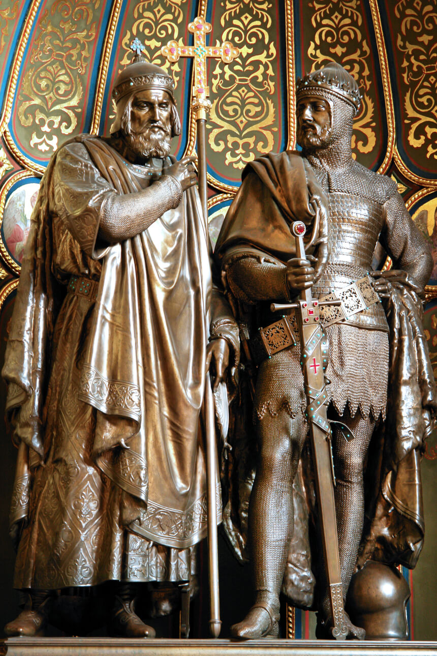 Posągi Mieszka I i Bolesława Chrobrego w Złotej Kaplicy (fot. Zbigniew Szmidt)