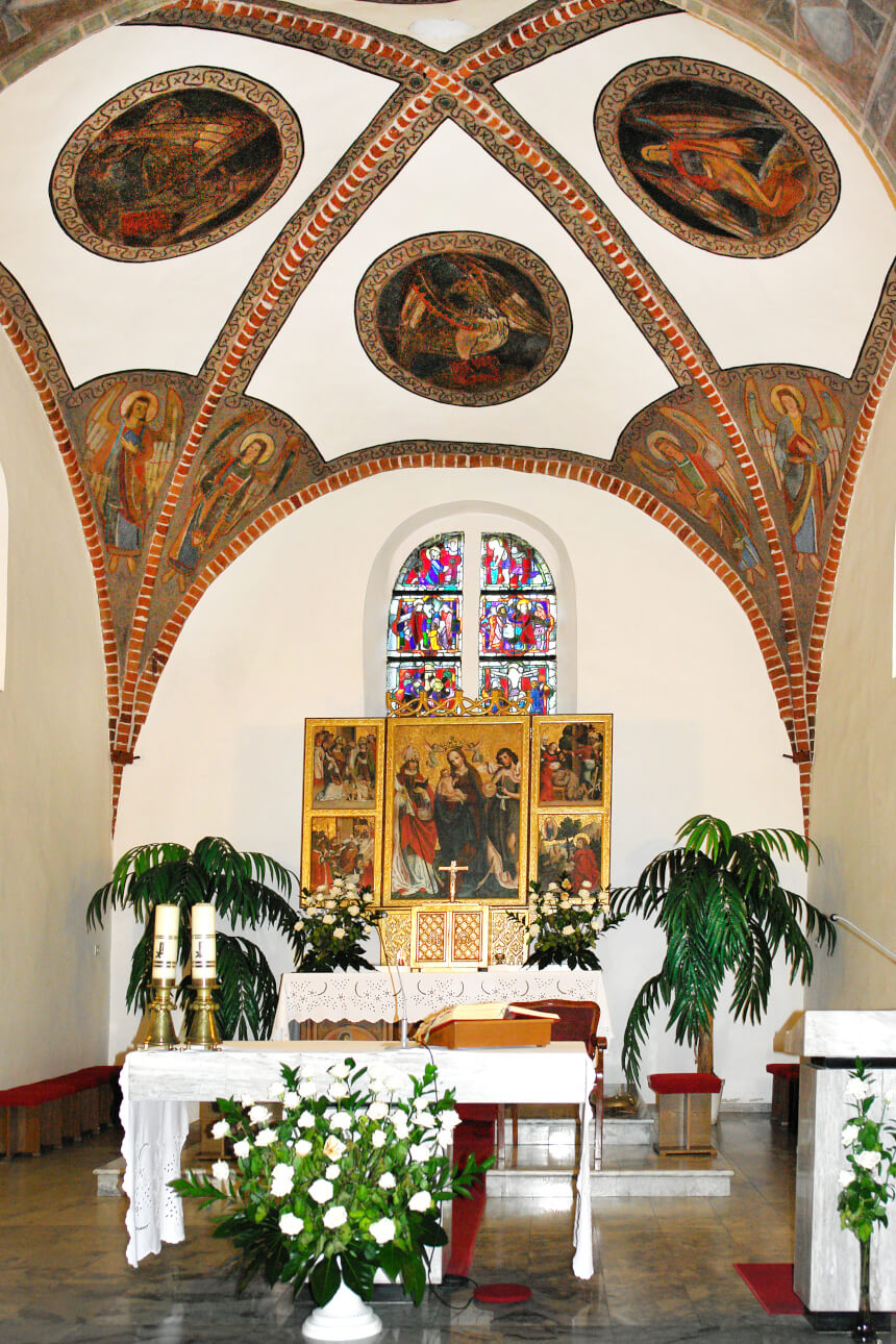 Wnętrze kościoła pw. św. Jana Jerozolimskiego za Murami w Poznaniu (fot. Zbigniew Szmidt)