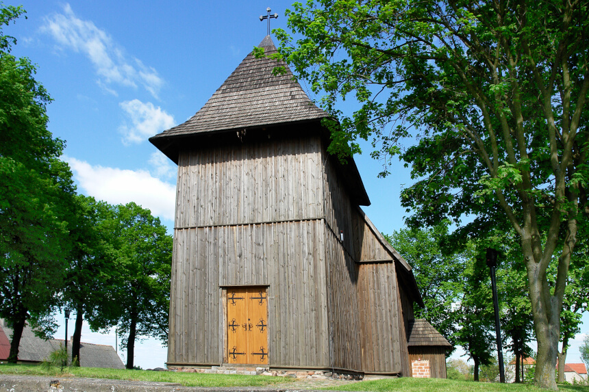 Kościół pw. św. Mikołaja z zewnątrz w Tarnowie Pałuckim (fot. Z. Szmidt)