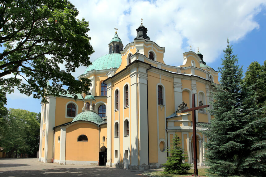 Budynek bazyliki Wniebowzięcia NMP i św. Wojciecha (fot. Zbigniew Szmidt)