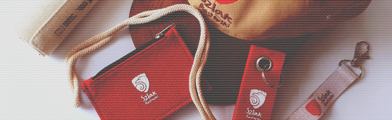 materiały promocyjne z widocznym logo Szlaku Piastowskiego